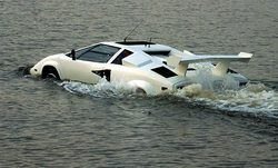 amphibious-lamborghini-countach_1_zpsc25eecac.jpg