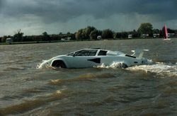 amphibious-lamborghini-countach_3_zpsdb284204.jpg
