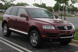 800px-Volkswagen_Touareg.jpg
