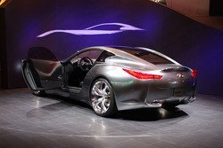 10-infiniti-essence-live.jpg