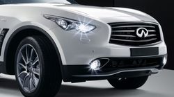 Infiniti_QX70_ICON_White_Front_Quart_3072x1728.jpg