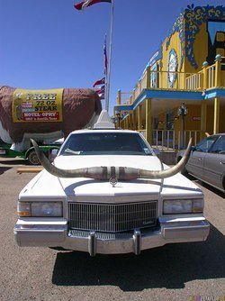 r-motorhaube-auto-big-texan-steak-ranch-house-steakhaus-old-route-66-amarillo-texas-usa-dscn7319.jpg
