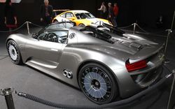 1003_01_z+porsche_918_spyder_concept+rear_three_quarter_view.JPG