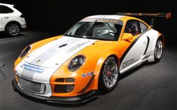 1003_03_z+2011_porsche_911_gt3_r_hybrid+front_three_quarter_view.JPG