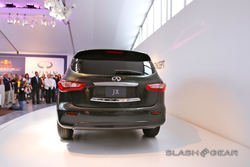 infiniti-jx-concept-34-slashgear.jpg