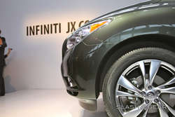 infiniti-jx-concept-38-slashgear.jpg
