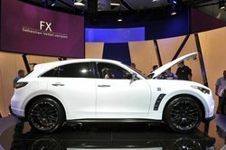 18-infiniti-fx-sebastian-vettel-version.jpg