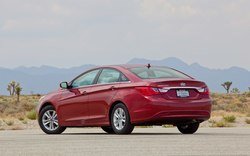 2012-hyundai-sonata-GLS-rear-left-view.jpg 2012-hyundai-sonata-GLS-rear-left-view.jpg