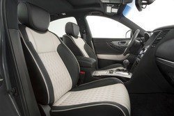 2017_Infiniti_QX70%20Limited_interior_01_zpsmn2k6tf2.jpg