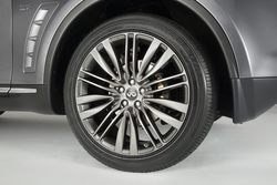 2017_Infiniti_QX70%20Limited_07_zpsgtrbldj5.jpg