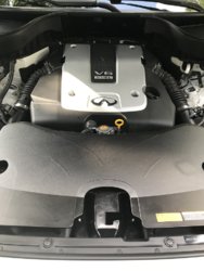 '15 QX70 Engine_After detailing.jpg