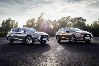 2017_Infiniti_QX30_and_QX30S.webp